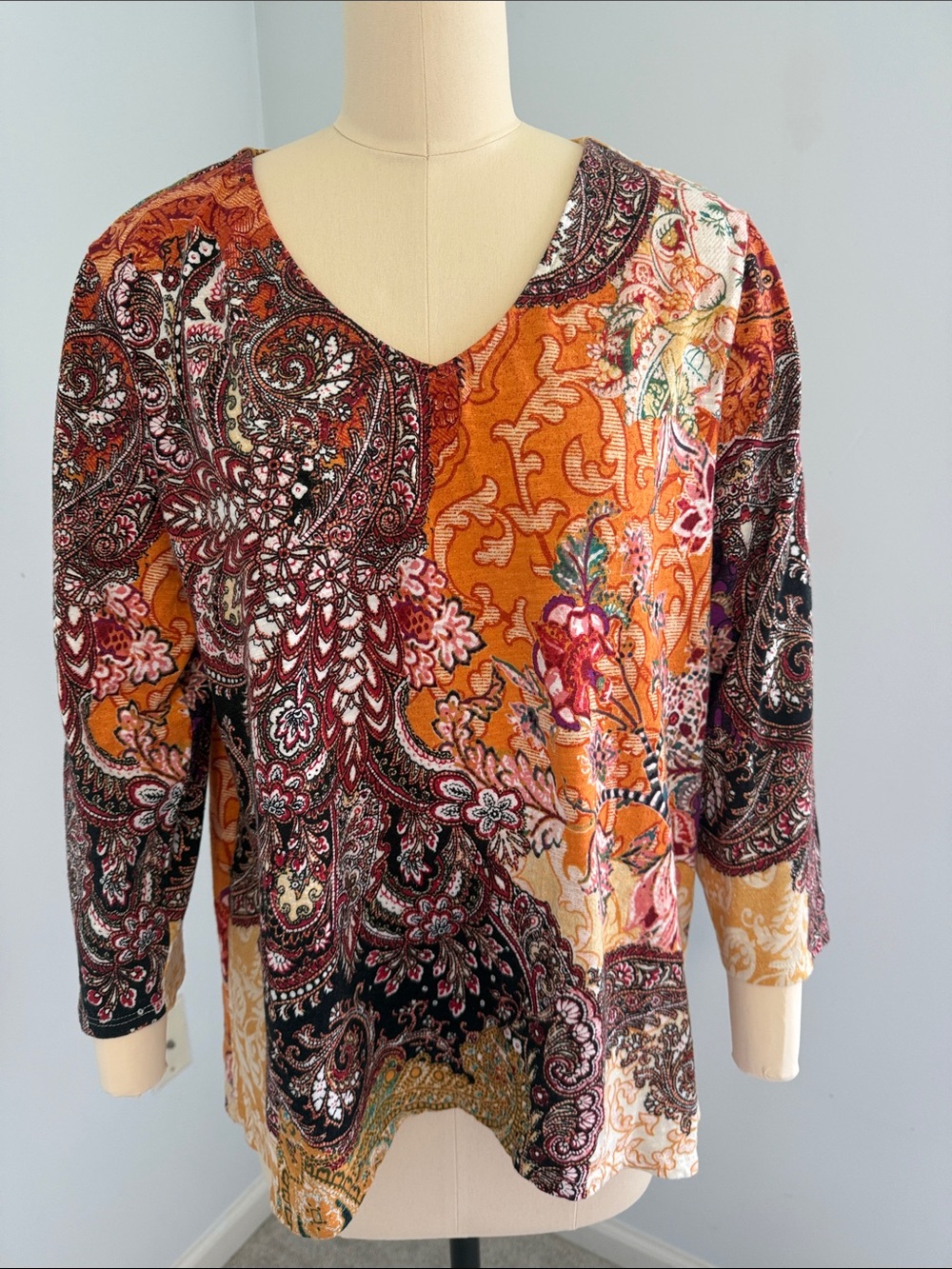 Chico’s Women’s Paisley V-Neck Top in Orange multi SZL (2 Chico’s)